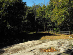 The Rock of Pianvalle (450 m) | Loop hike in Spina Verde Park