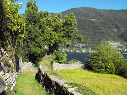 Via per Piazzaga (350 m) - Torno | Loop hike from Torno to Piazzaga and Montepiatto
